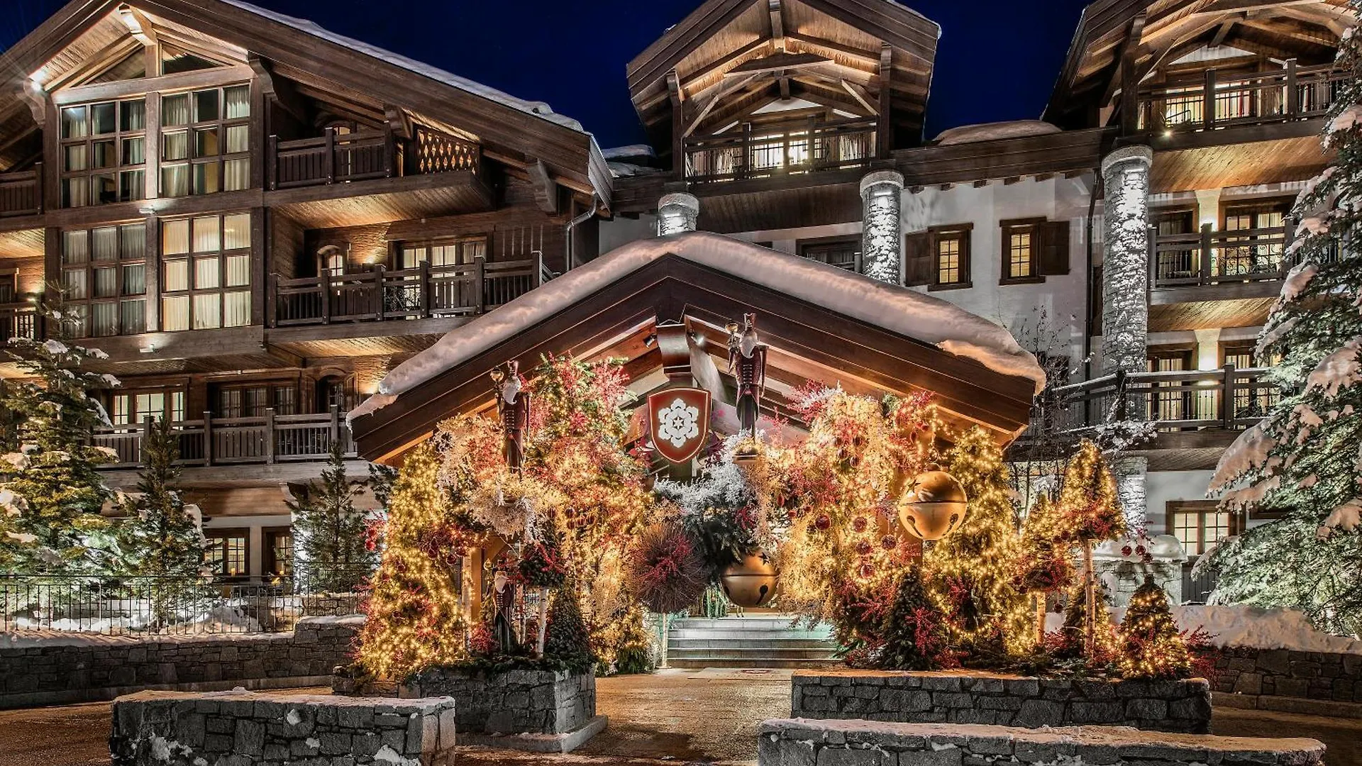 Séjourner près du Téléski de Combe de la Saulire : 4 Hôtels Familiaux Comparés